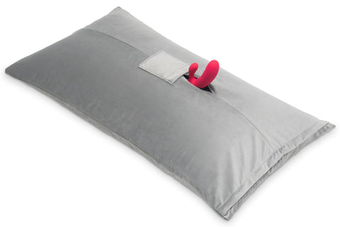 Oreiller en microvelours avec emplacement pour jouet 